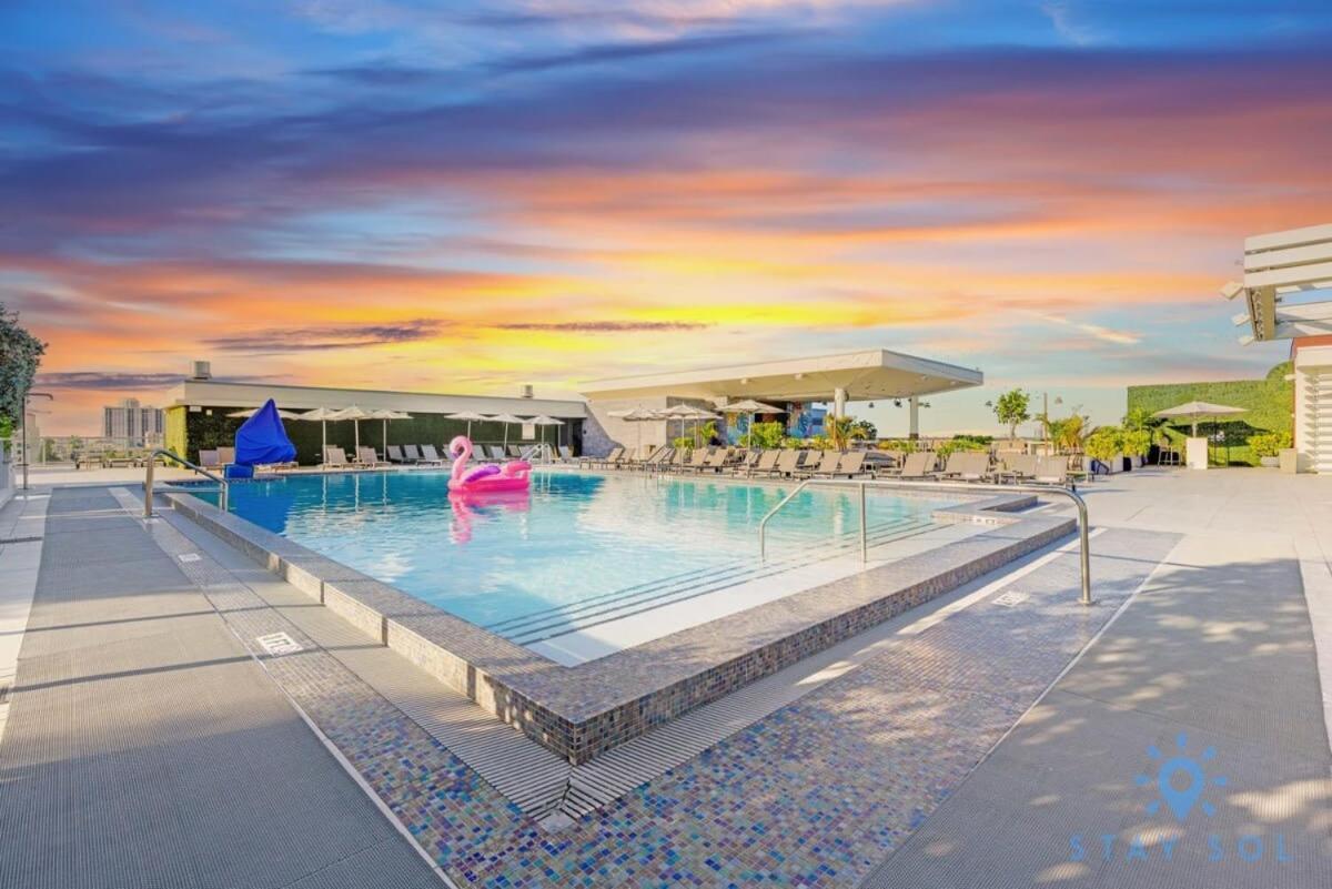 Beach Resort INFINITY EDGE SWIMMING POOL Hollywood Exterior foto